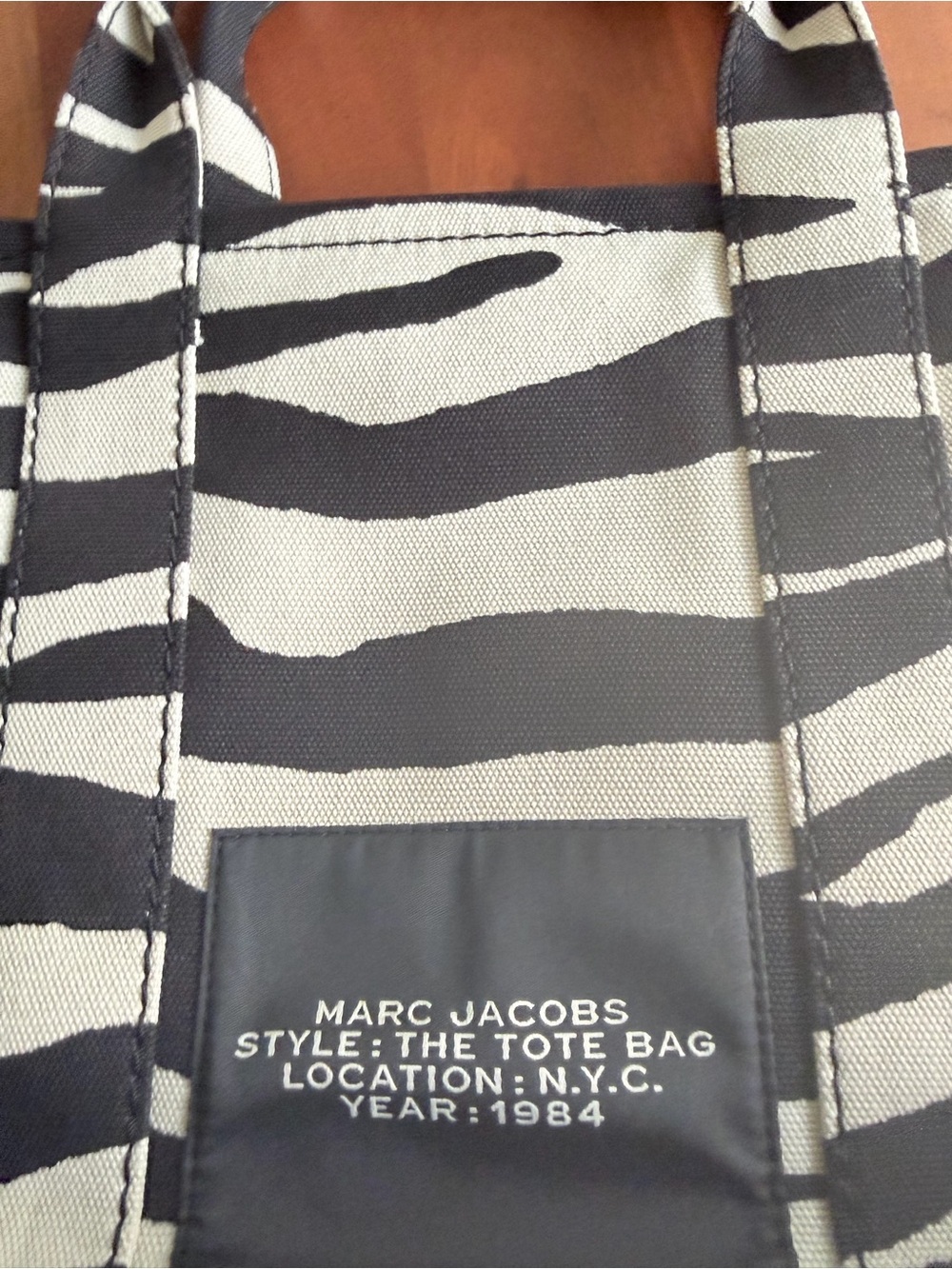 🦓 RARE Marc Jacobs Zebra Medium Tote ❤️ NWT DISCONTINUED Y2K Style ✨ - Picture 9 of 16